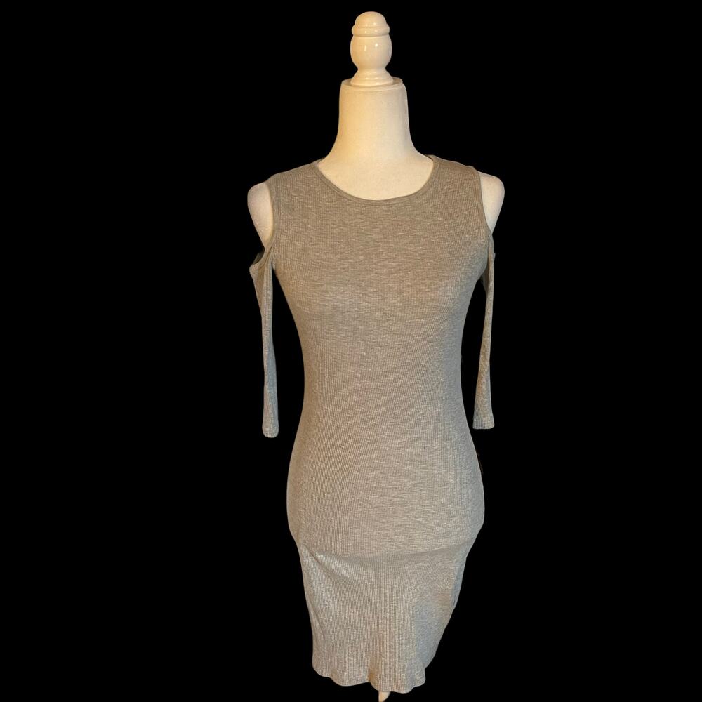 HEATHER GRAY QUARTER SLEEVE OFF SHOULDER BODYCON DRESS,COTTON BLEND, FITS GREAT!